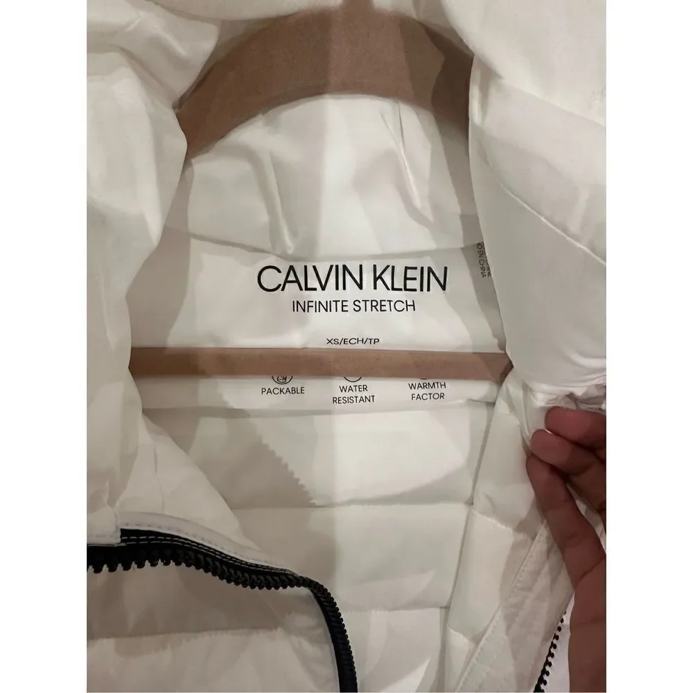 White Calvin Klein XS women’s weather proof puffy jacket